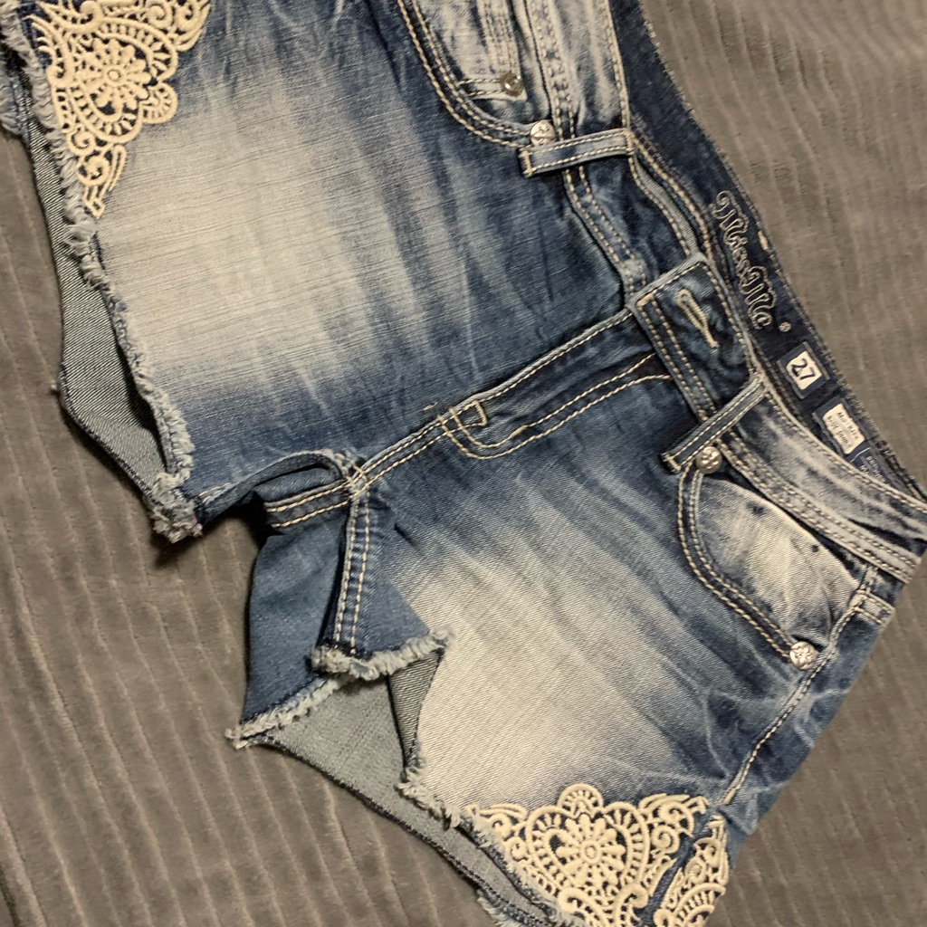 Miss Me Jean Shorts. Sz 27